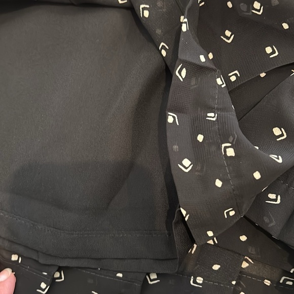 Lauren Ralph Lauren mini skirt, black with cute pattern, size 16, great shape - Picture 5 of 5